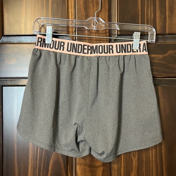 Grey/peach Under Armour shorts size XS - Picture 2 of 4